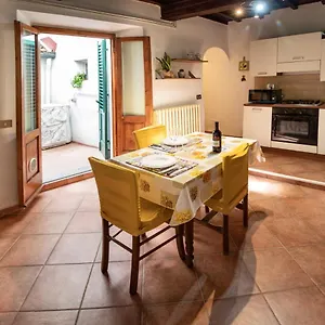 Virgilio's House + Internal Court Appartement Florence