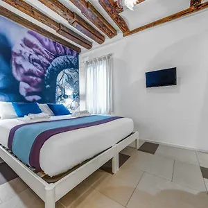 https://accademia-inn-palace-venice.hotelinveneto.com